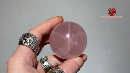 Sphère, quartz rose étoilé, quartz rose astérié ou quartz rose astérisé. Provenance du Mozambique. quartz rose naturel. 59mm de diamètre