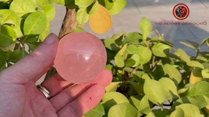 Sphère, quartz rose étoilé, quartz rose astérié ou quartz rose astérisé. Provenance du Mozambique. quartz rose naturel. 52mm de diamètre