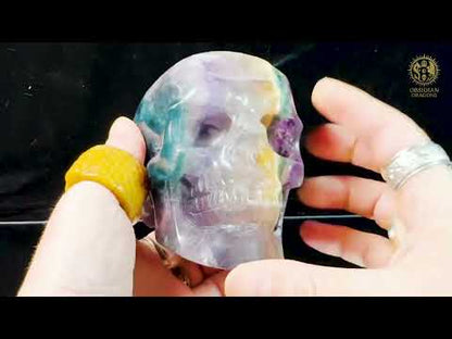 Crâne en fluorite arc-en-ciel – Crâne de cristal rare