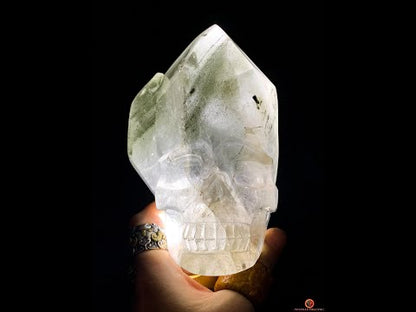 Crâne de Cristal en Quartz Fantôme - Lodolite – Éveil Minéral