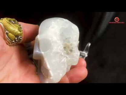 Crâne de cristal dans une géode de quartz- Rare