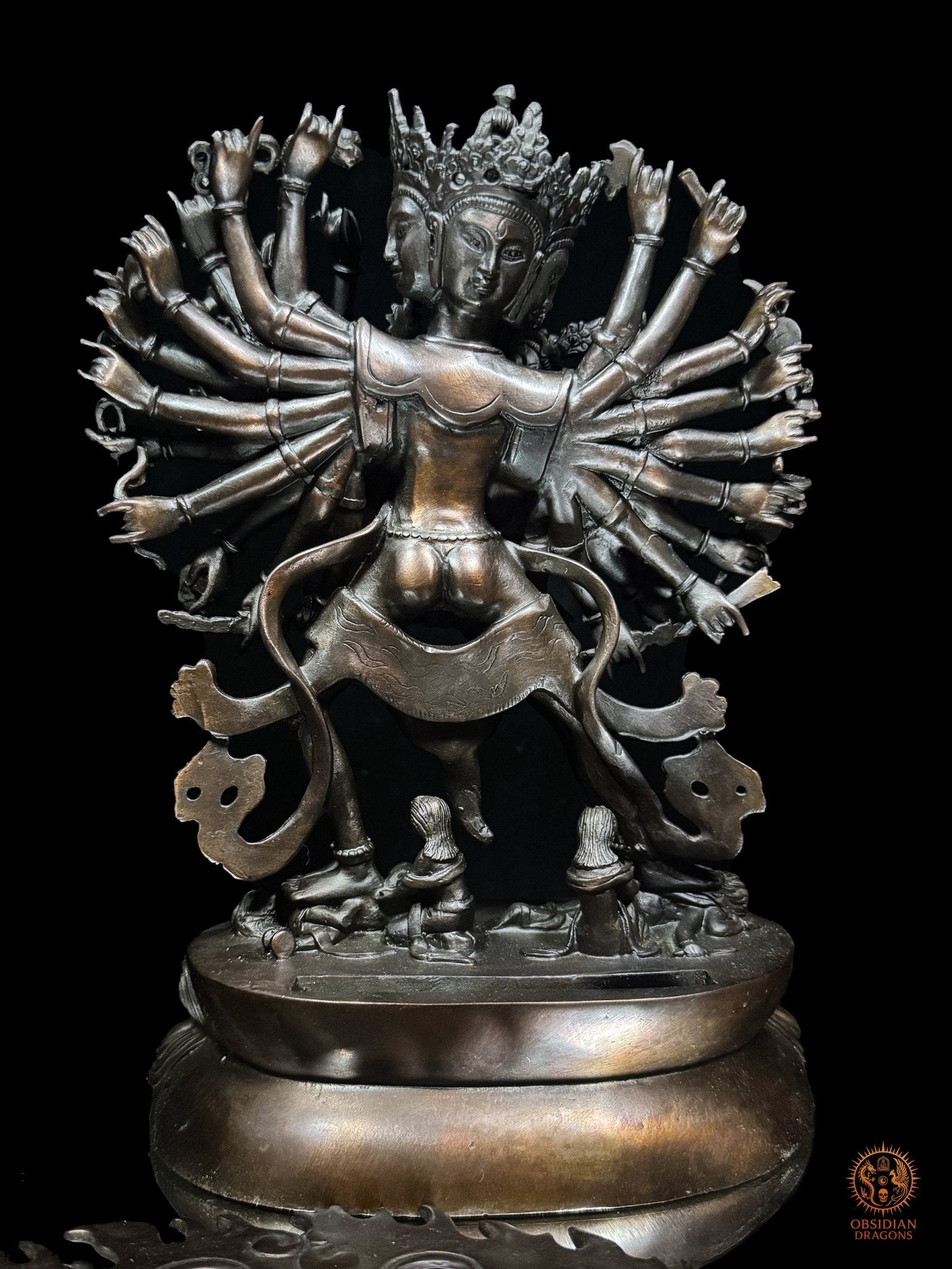 Vue arrière de la statue tibétaine de Kalachakra et Vishvamata en bronze violet, montrant les multiples bras, visages et détails sculptés
