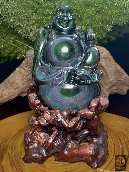 Statuette du Bouddha rieur en obsidienne œil céleste sur socle en cèdre, avec anneaux verts et violets sur le ventre et le sac - Obsidian Dragons
