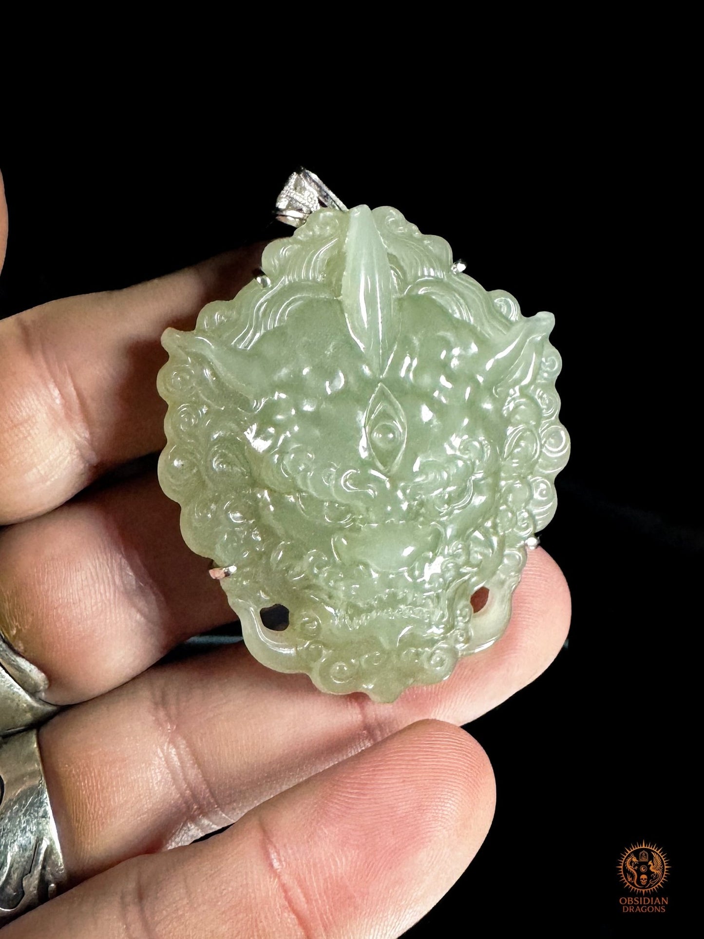 Talisman Pixiu en jade naturel du Qinghai – Pièce unique | obsidian dragons