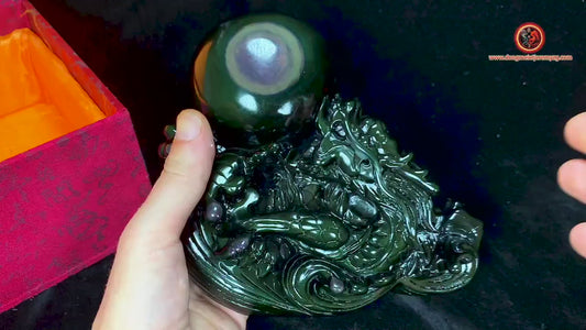 Dragon en obsidienne oeil celeste.Exceptionnelle statue entièrement faite a la main. Dragon, protecteur feng shui. support en cèdre. unique
