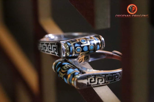 bague tibétaine.DZI, agate sacrée tibétaine à 9 yeux "expulser le mal" . Argent 925, cuivre et turquoises bague réglable à toutes tailles. - obsidian dragon