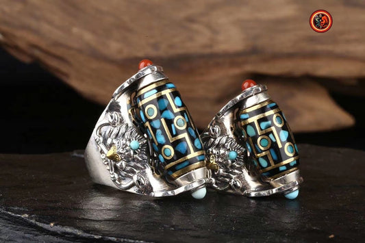 Bague bouddhiste tibétaine. DZI ou pierre celeste sacrée de protection tibétaine tournant représentation de Garuda, argent 925, turquoise. - obsidian dragon
