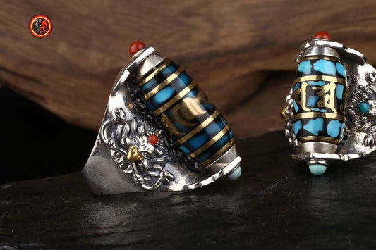 Bague bouddhiste tibétaine. DZI ou pierre celeste sacrée de protection tibétaine tournant représentation de Garuda, argent 925, turquoise. - obsidian dragon