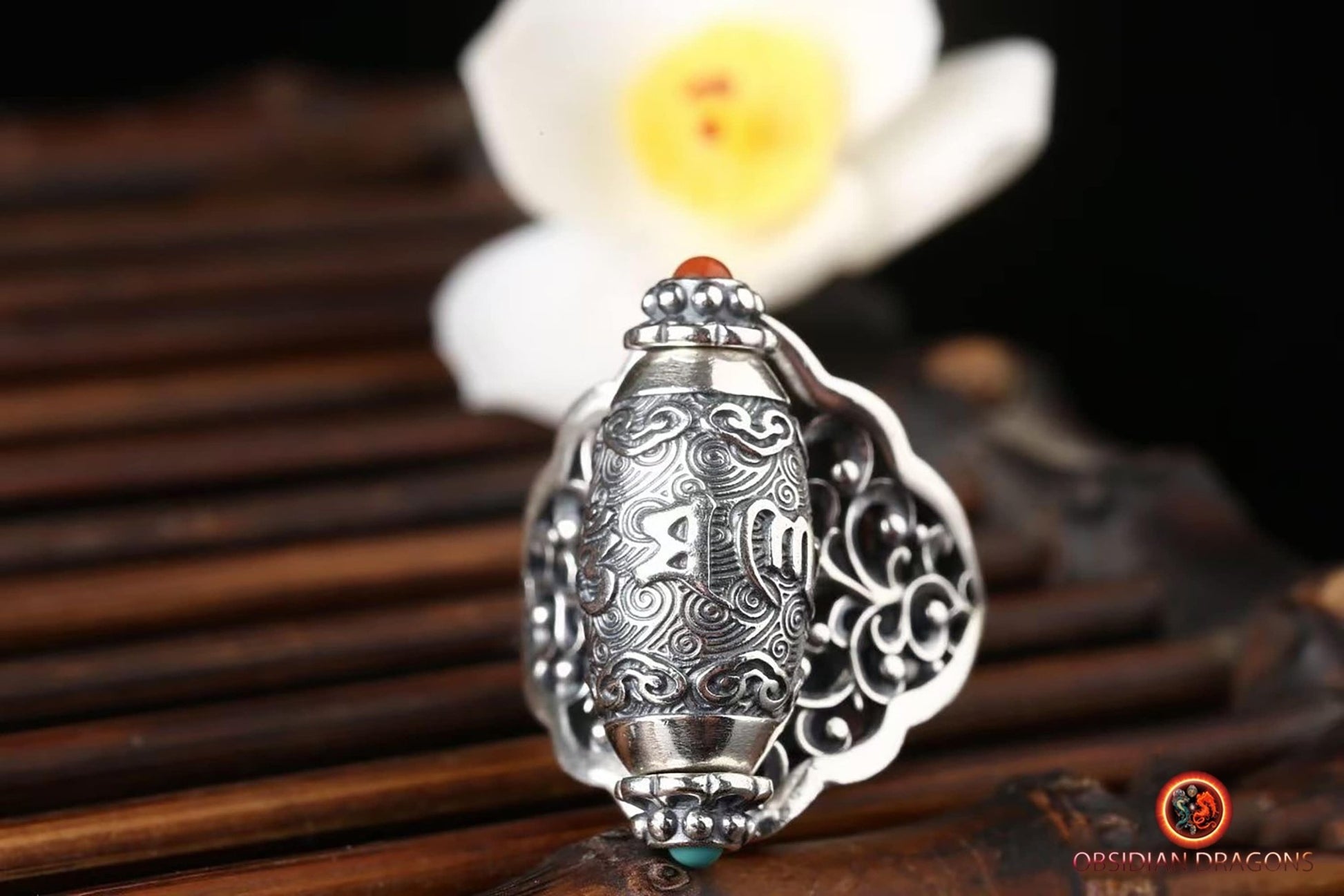 Bracelet en obsidienne œil céleste naturelle et sa boule mantra tibétain om  mani en argent plaqué