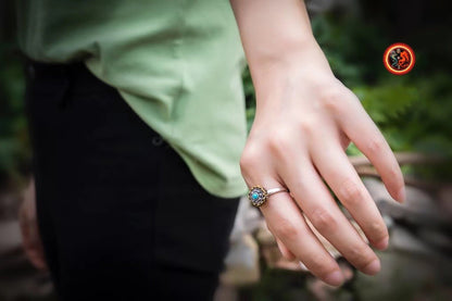 Bague bouddhiste tibétaine, fleur de lotus. Fleur tournante au centre. argent 925, cuivre turquoise ou agate nan hong. Taille réglable. - obsidian dragon