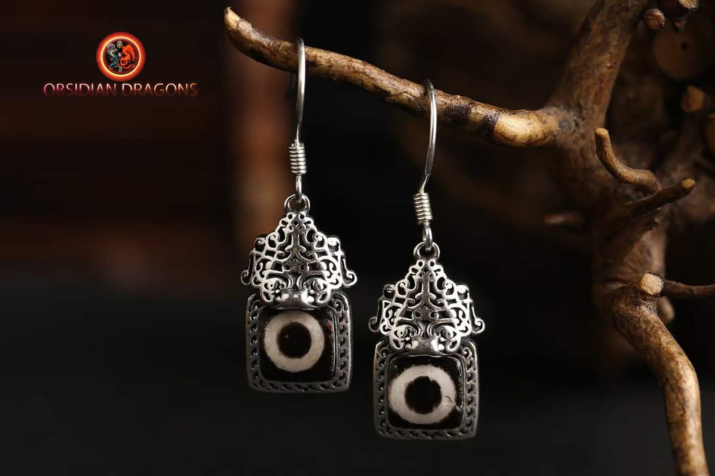 Boucle d'oreilles tibétaines traditionnelles. DZI, agates sacrées tibétaines à un oeil " Sagesse humaine et bonheur de la vie". Argent 925 - obsidian dragon