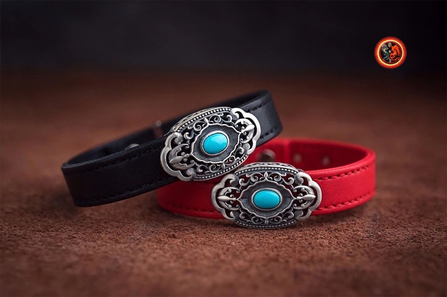 Bracelet de bénédiction double bonheur. motifs de deux chauves souris. Cuir, argent 925, Turquoise sleeping beauty. bracelet reglable. - obsidian dragon