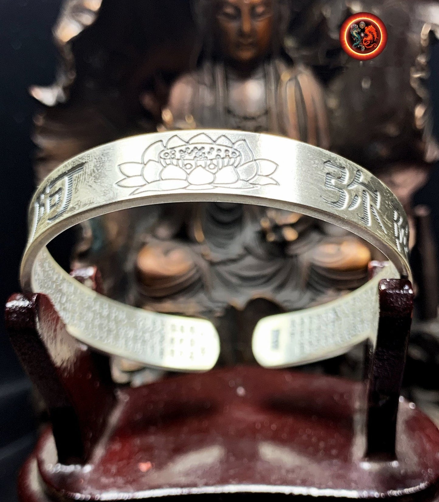 Bracelet jonc bouddhiste en argent 999 (poinçonné Ag999) mantra "Namo Amitofo" "Om ami dewa hri!", soutra du coeur gravé à l'intérieur - obsidian dragon