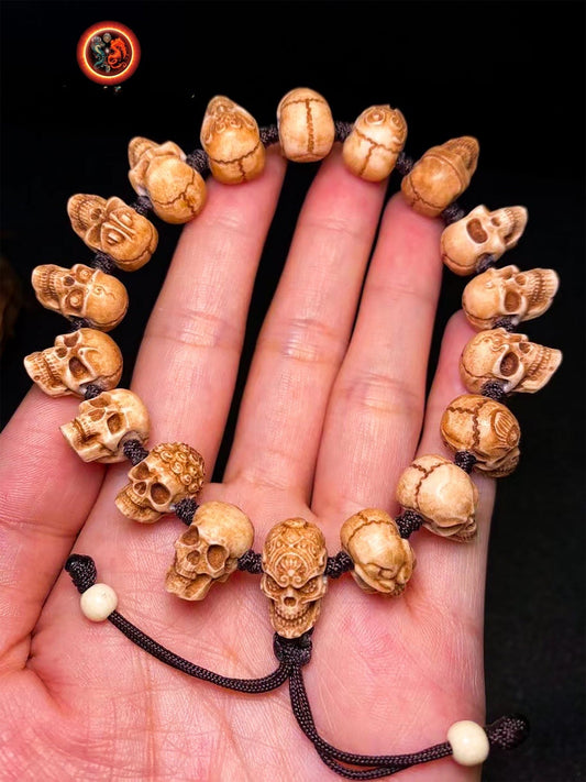 bracelet crânes, skull, tetes de mort. entièrement sculpté artisanalement en bois de cerf, netsuké. Pièce rare. ajustable - obsidian dragon