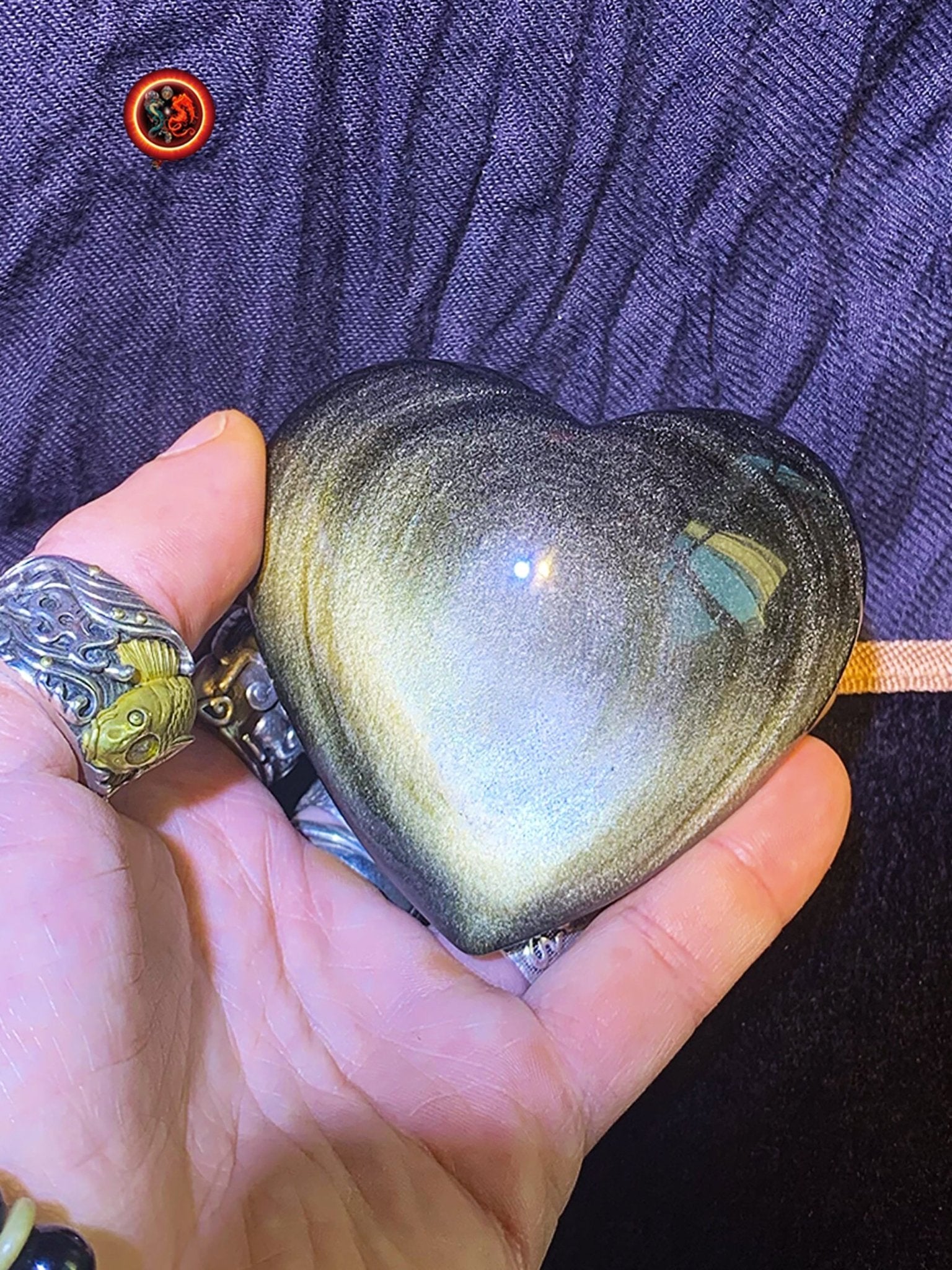 coeur en obsidienne dorée. Originaire du Mexique. Qualité A+ Dimensions de 85/80/42mm poids de 0,257kg - obsidian dragon