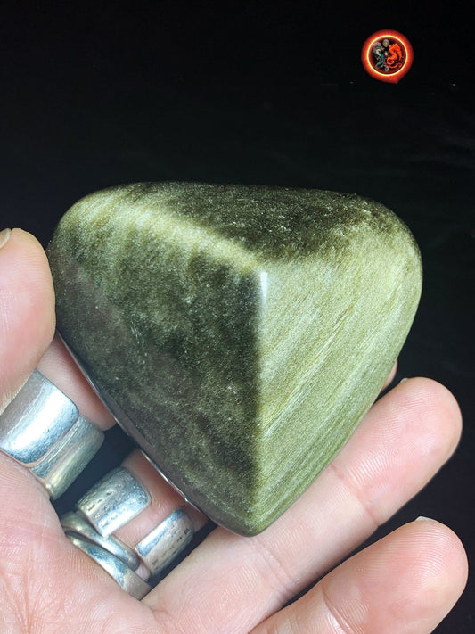coeur en obsidienne dorée. Originaire du Mexique. Qualité A+ Dimensions de 64/71/32mm poids de 0,149kg - obsidian dragon