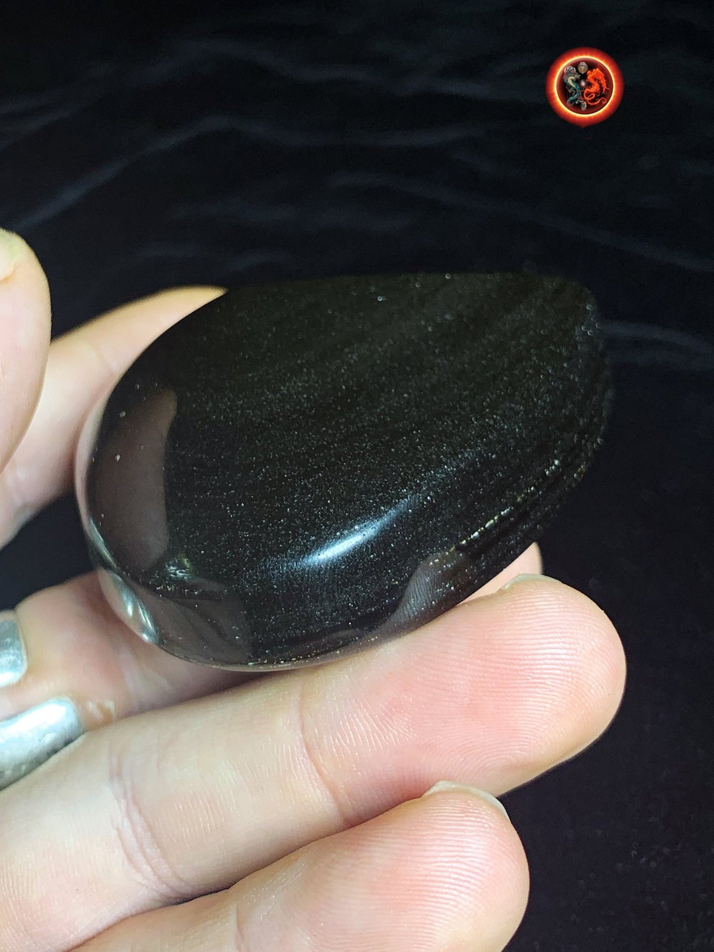 coeur en obsidienne dorée. Originaire du Mexique. Qualité A+ Dimensions de 59/68/32mm poids de 0,142kg - obsidian dragon