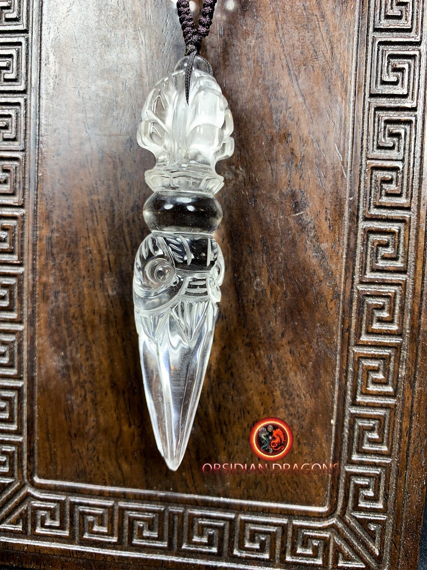 pendentif dague phurba en cristal de roche, bouddhisme vajrayana. Dague rituelle pour chasser les démons - obsidian dragon