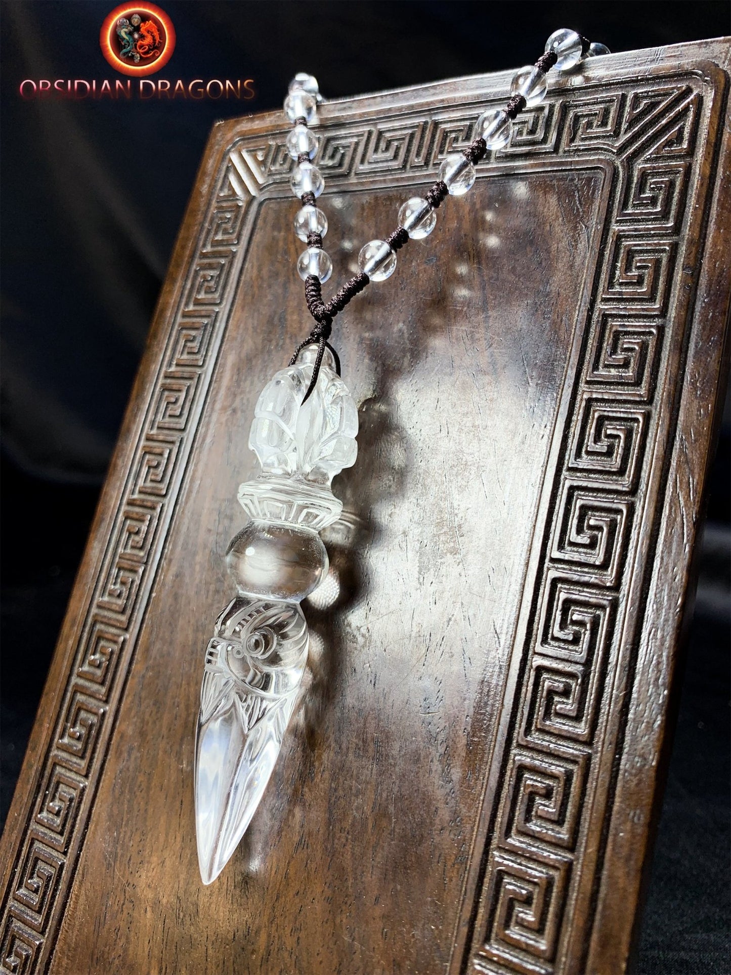 Pendentif dague phurba en cristal de roche, bouddhisme vajrayana. Dague rituelle pour chasser les démons - obsidian dragon