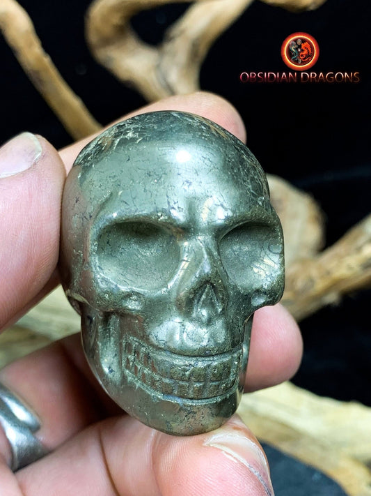 Crane de cristal. Crane sculpté en pierre naturelle. Crane en pyrite naturelle. Pièce unique. vanité, tete de mort - obsidian dragon