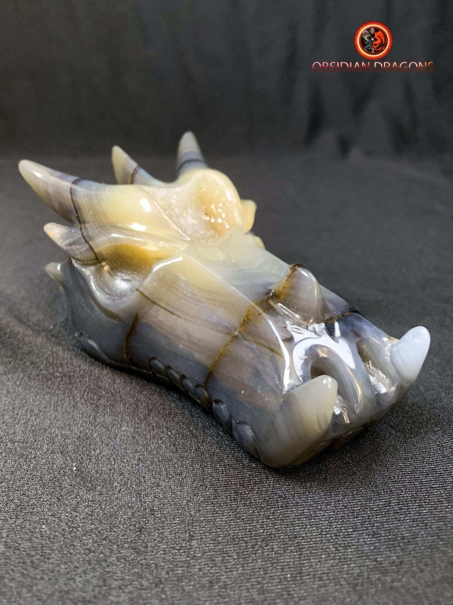 Crâne de dragon- artisanal- géode de quartz- unique