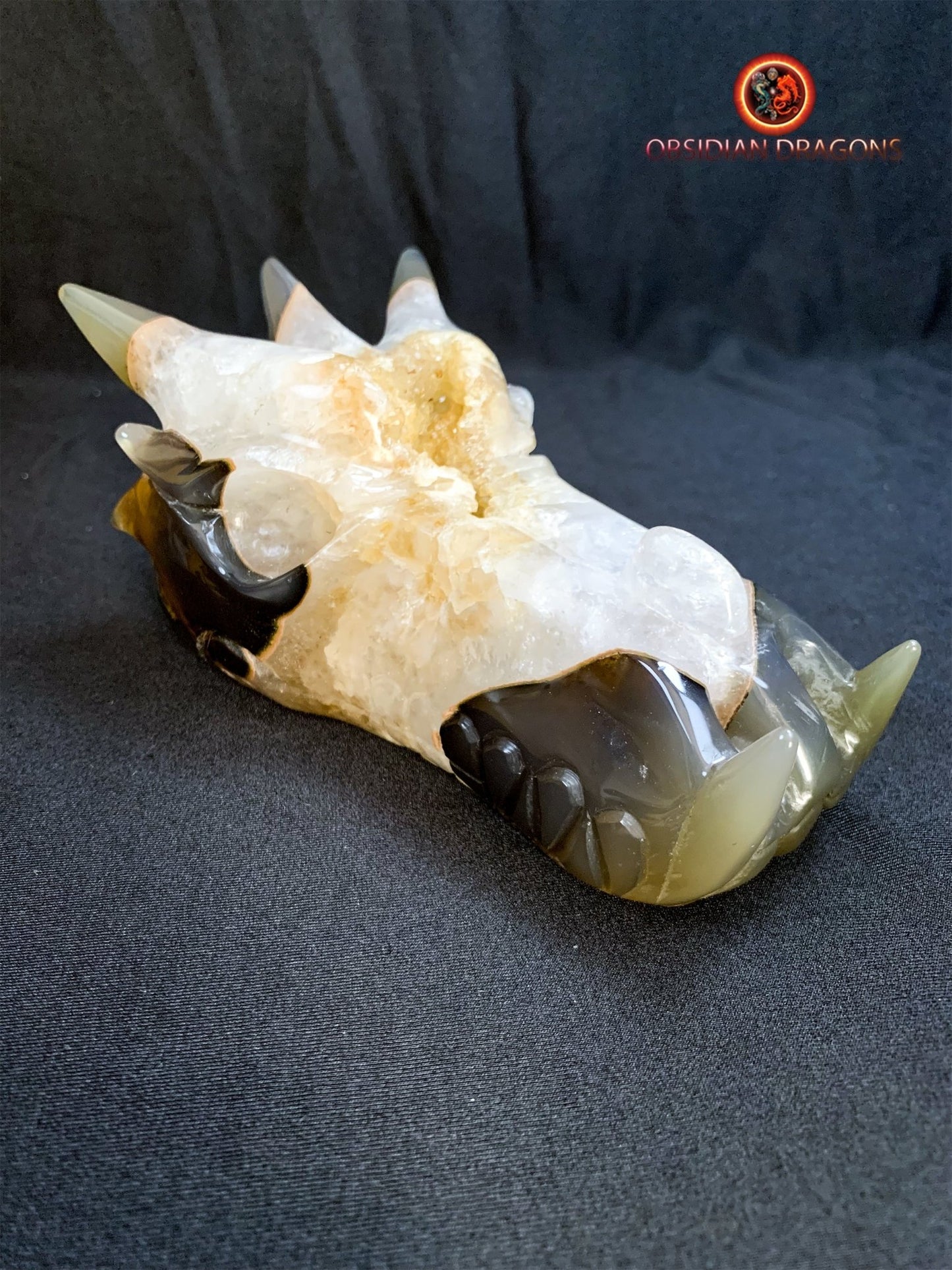 Crâne de dragon- artisanal- géode de quartz