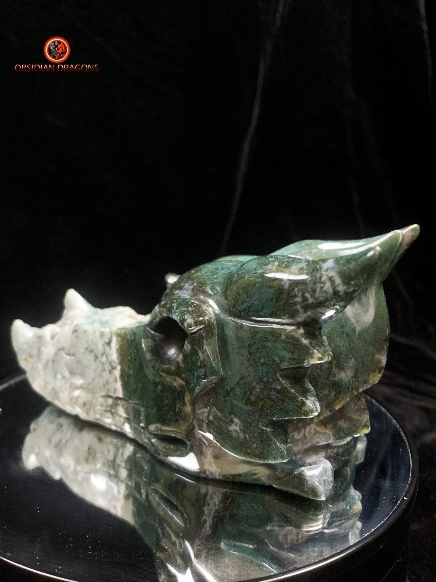Grand crâne de dragon sculpté en agate mousse | obsidian dragons