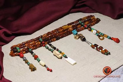 Mala, chapelet bouddhiste traditionnel tantrique tibétain. 108 perles d'os de buffle. Prières et méditation - obsidian dragon