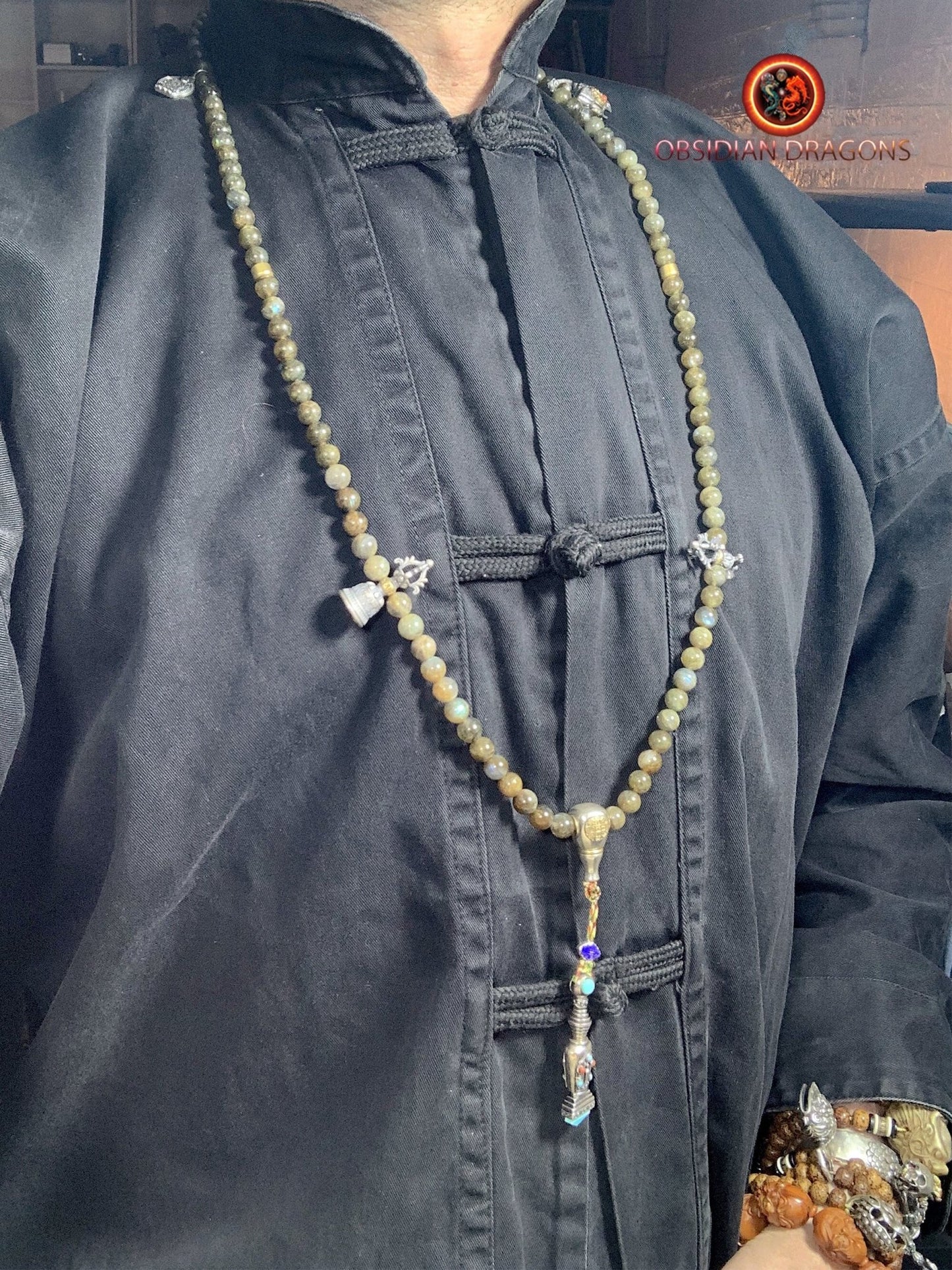 Mala, chapelet bouddhiste traditionnel tibétain. 108 perles de labradorite, argent 925. Prières et méditation - obsidian dragon