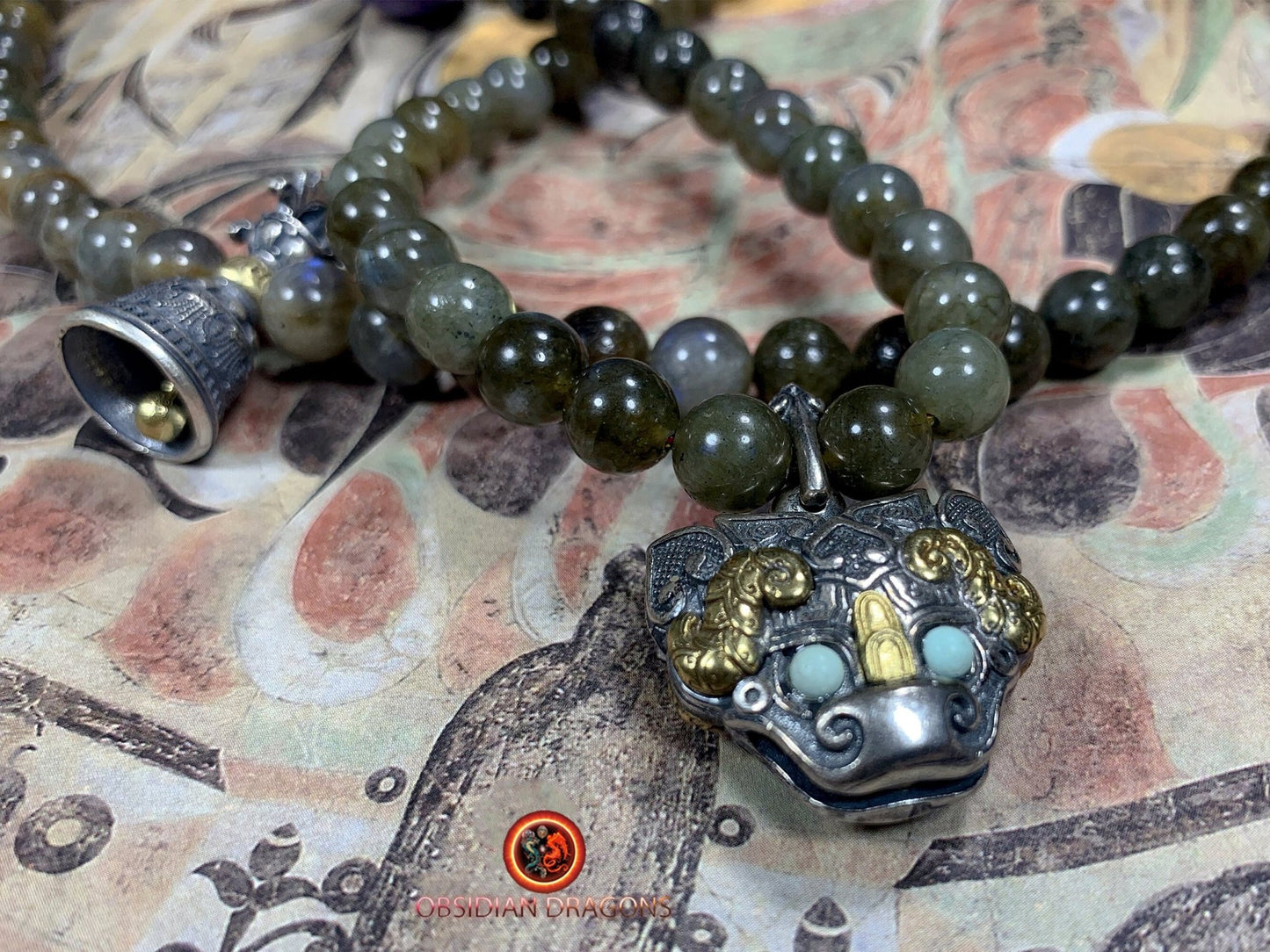 Mala, chapelet bouddhiste traditionnel tibétain. 108 perles de labradorite, argent 925. Prières et méditation - obsidian dragon