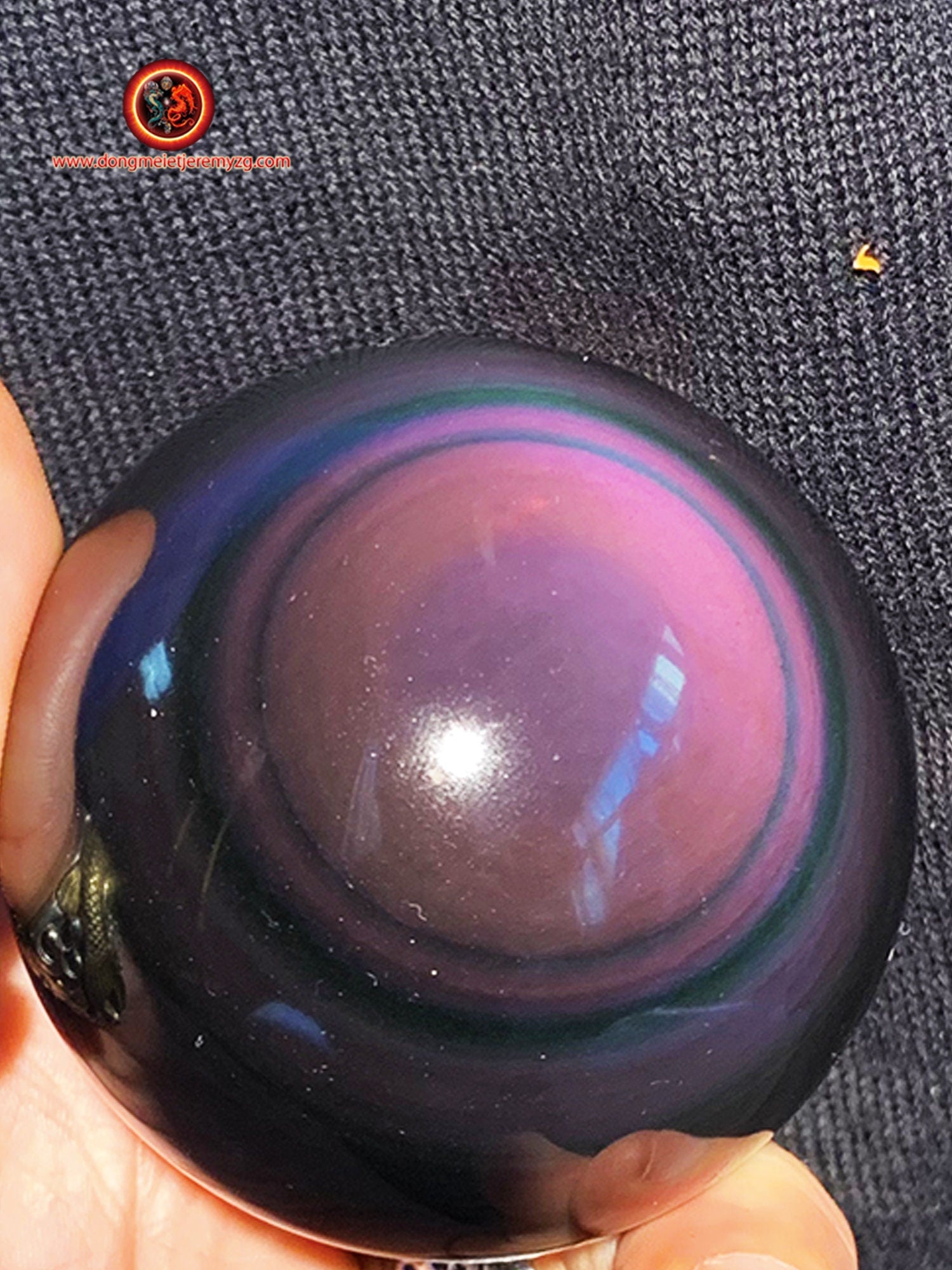 sphère en obsidienne oeil celeste de qualité exceptionnelle, pièce rare de collection. 0.362 kg 22.30cm de circonférence 7.10 cm de diamètre - obsidian dragon