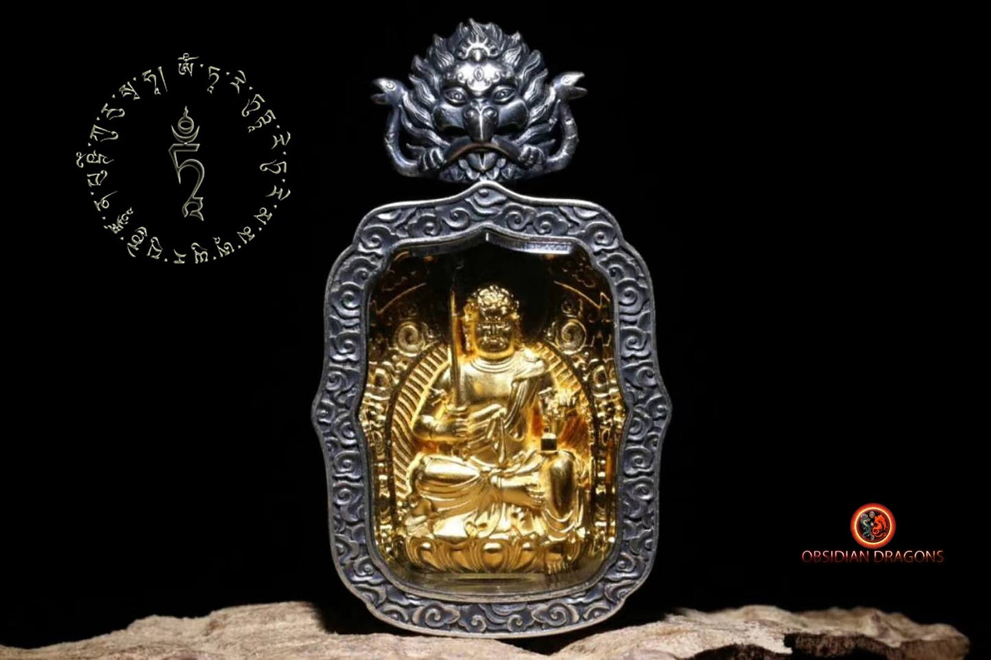 Pendentif bouddha Acala. Amulette de protection du bouddhisme vajrayana esoterique tibétain. représentation de Garuda sur la beliere. - obsidian dragon