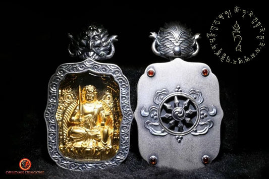Pendentif bouddha Acala. Amulette de protection du bouddhisme vajrayana esoterique tibétain. représentation de Garuda sur la beliere. - obsidian dragon
