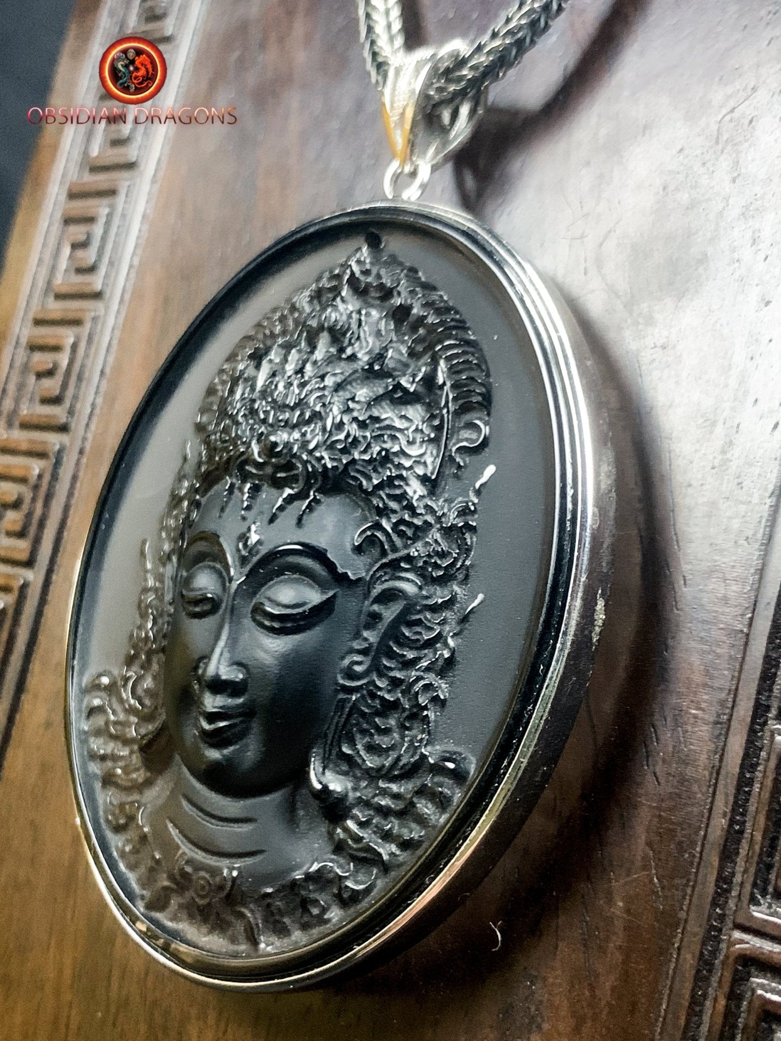 Pendentif bouddha en obsidienne glace- Tara