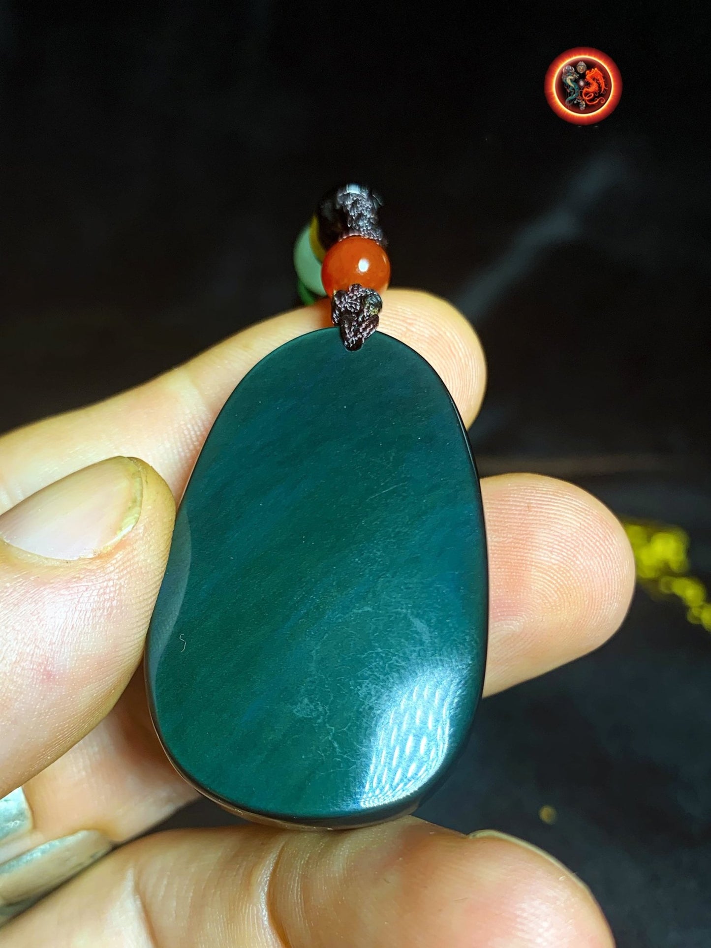 Pendentif, bouddha, Acala. Amulette bouddhiste en obsidienne oeil celeste. obsidienne oeil celeste naturelle du mexique. Cordon, jade. - obsidian dragon