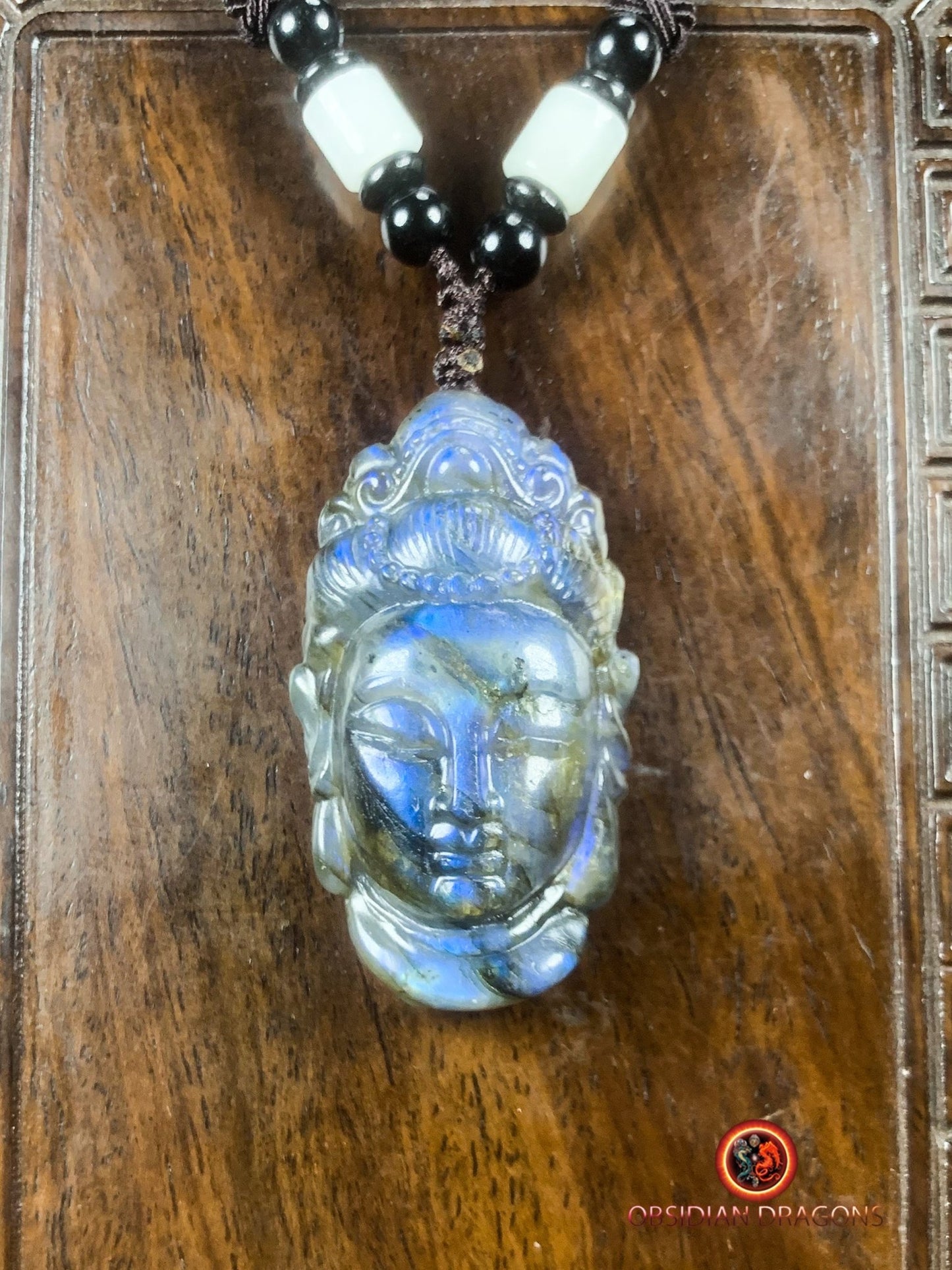 Pendentif Bouddha en labradorite- Guan Yin