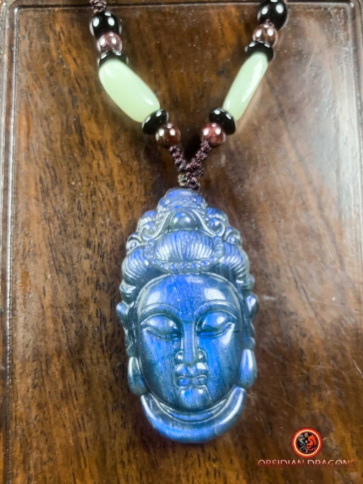 Pendentif Bouddha en labradorite- Guan Yin