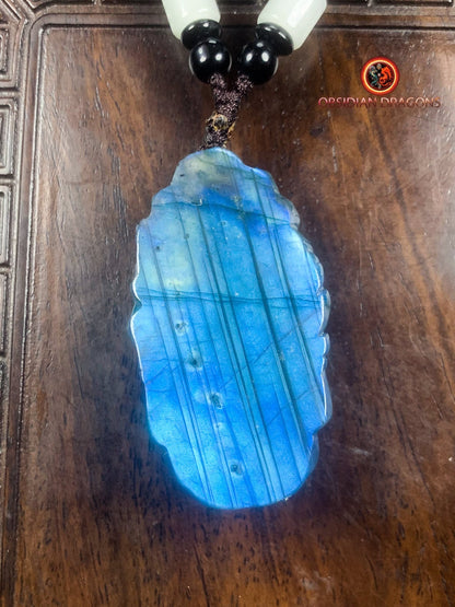 Pendentif Bouddha en labradorite- Guan Yin