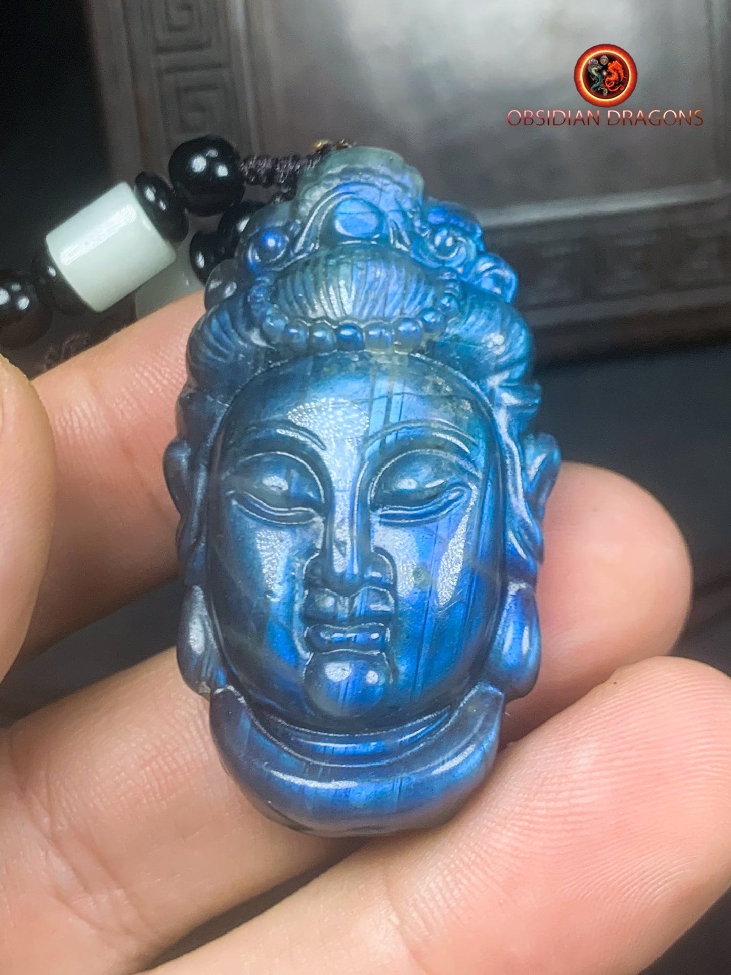 Pendentif Bouddha en labradorite- Guan Yin