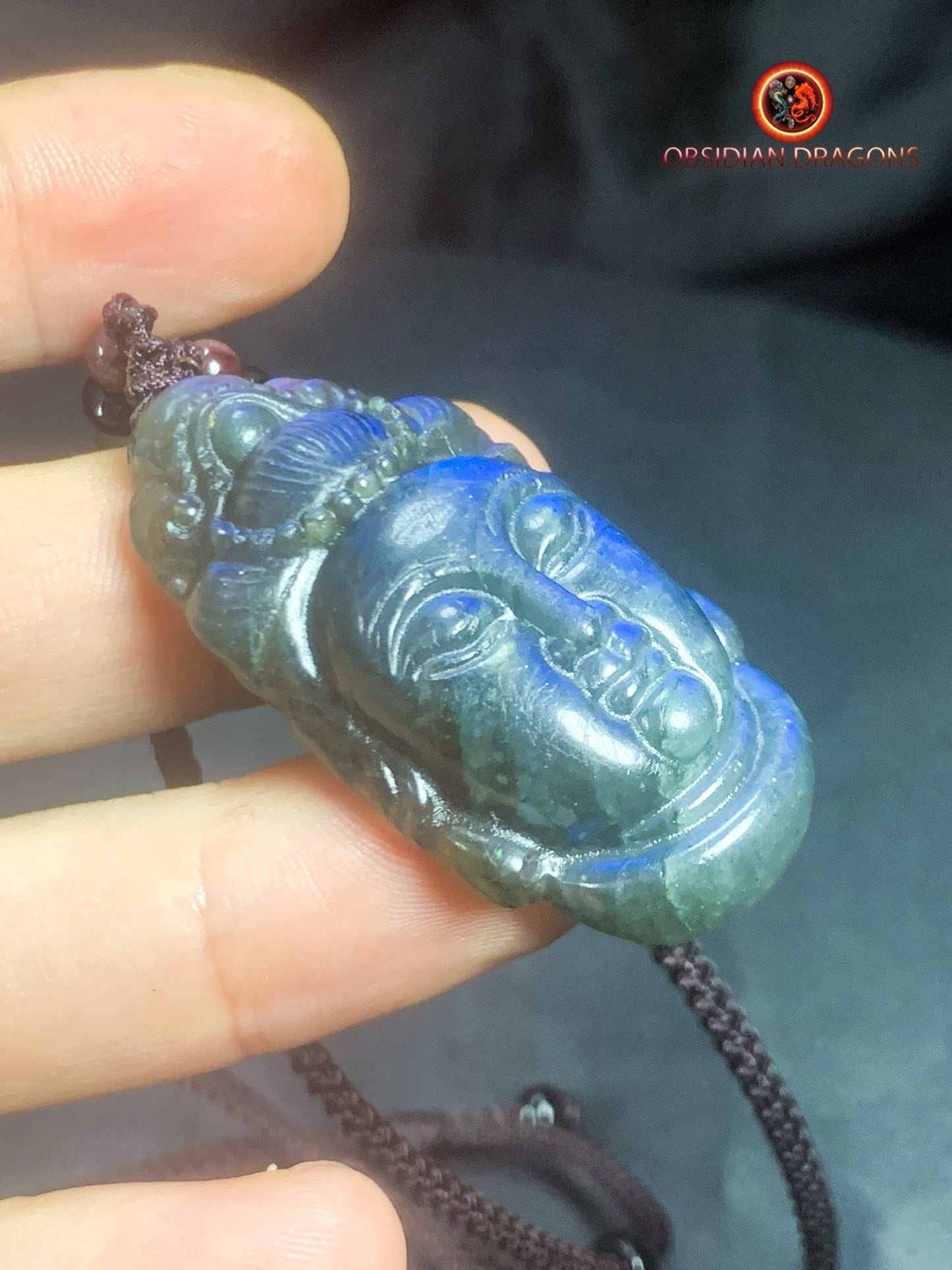 Pendentif Bouddha en labradorite- Guan Yin