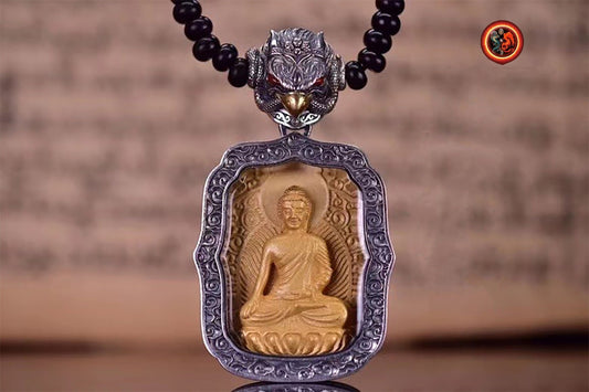 pendentif amulette de protection bouddhiste Bouddha Vairocana mala de prière et méditation 108 perles, argent 925 or 18K bélière Garuda - obsidian dragon