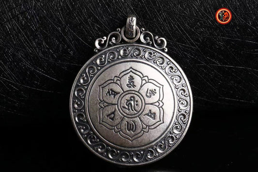 Pendentif Bouddha- Chenrezi milles bras-  Compassion Infinie