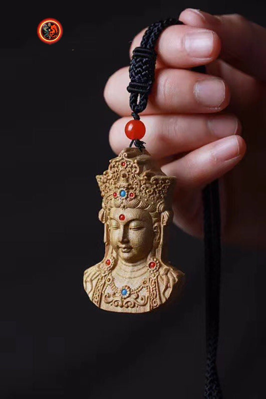 Pendentif, amulette de protection bouddhiste Chenrezi/ Guan Yin. Santal, turquoise et agate nan hong - obsidian dragon