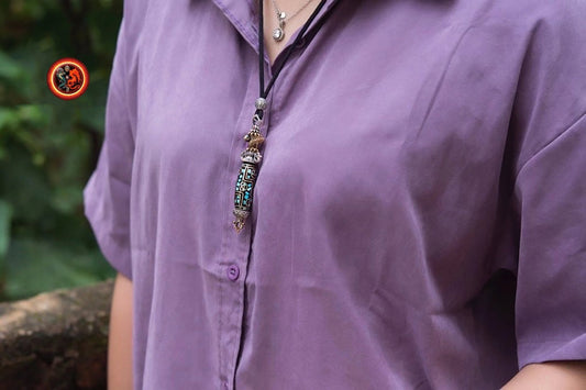 Pendentif DZI à 9 yeux. Bouddhisme tibétain, Inspiration agate sacrée tibétaine. DZI tournant. Symbole du poisson et du vase aux tresors. - obsidian dragon