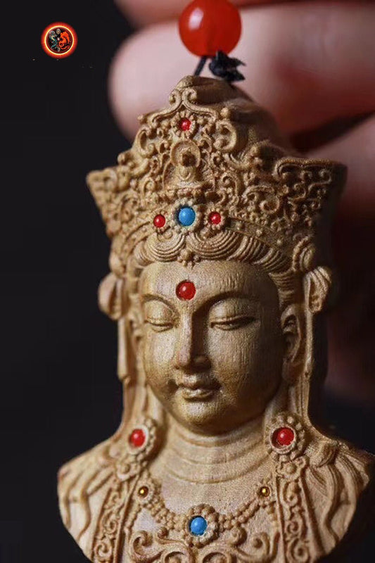 Pendentif, amulette de protection bouddhiste Chenrezi/ Guan Yin. Santal, turquoise et agate nan hong - obsidian dragon