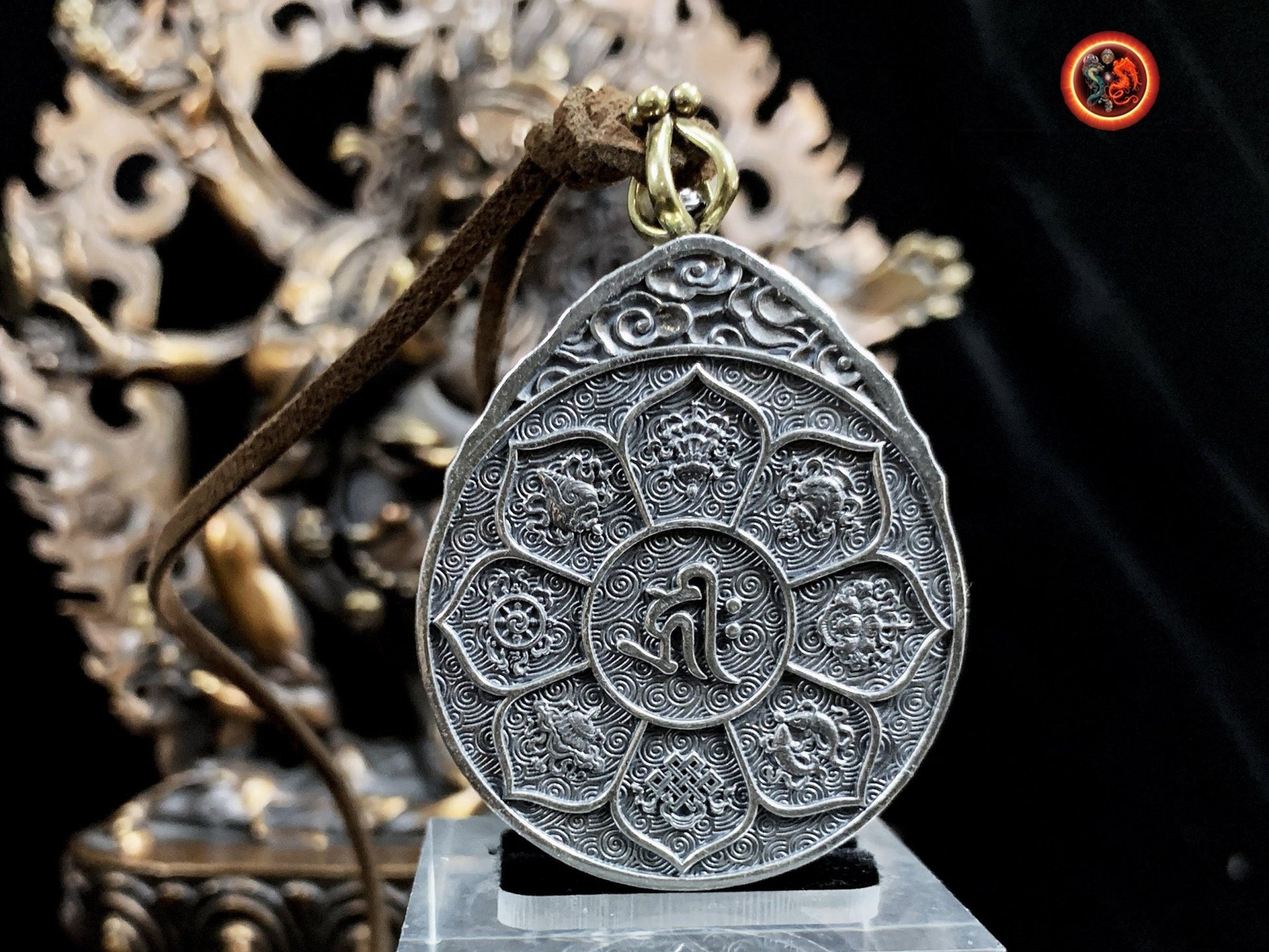 Pendentif, reliquaire, protection bouddhiste tibétaine. ouvrant, trigrammes bagua tournant. Argent 925. Roue du dharma - obsidian dragon