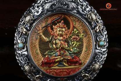 pendentif bouddha. protection de Manjushri bodhisattva. Authentique ghau avec tangka peint sur or. Amulette bouddhiste vajrayana - obsidian dragon