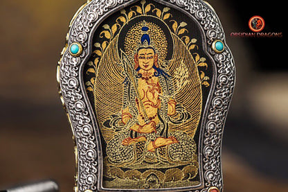 Pendentif Bouddha. Akashagarbha bodhisattva. Ghau, amulette de protection tibétaine. Véritable tangka artisanal - obsidian dragon