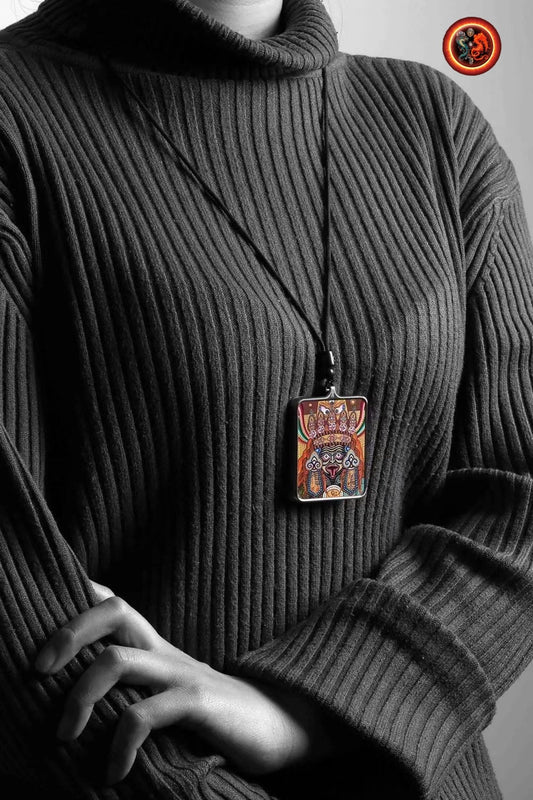 Pendentif, amulette bouddhiste tibétaine, Authentique tangka artisanal et traditionnel. Déesse Zakiram. Richesse et bonne fortune Argent 925 - obsidian dragon