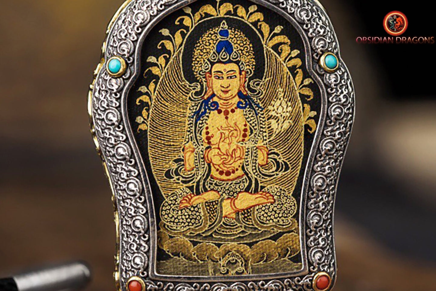 Pendentif Bouddha. Mahasthamaprapta Bodhisattva. Ghau, amulette de protection tibétaine. Véritable tangka artisanal - obsidian dragon